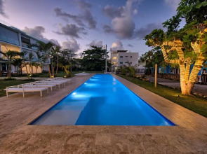 Amazing ocean view apartment with grand pool