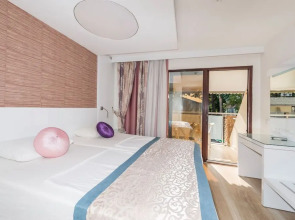 Tropic Beach Club Side