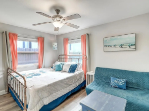 Jewel's Peace Of Paradise 2 Bedroom Home by RedAwning