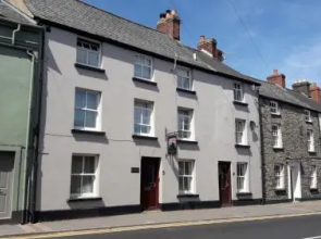 Flag and Castle House