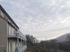 Llanwenarth Hotel & Riverside Restaurant