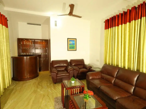 Oikos Periyar White House