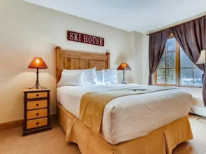 Beautiful 2 Bedroom Mountain Condo in River Run Village With Hot Tub Access and Walking Distance to the Gondola