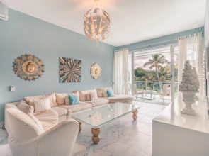 Playa Bonita Lavish Apartment at Lake View 42B