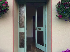 Lily's - 3 Bedroom Country Cottage with Large Garden