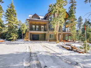 Near Lakes & Trails: Cabin in Duck Creek Village!