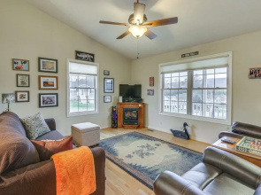 Charming Shenandoah Retreat w/ Deck & Grill!