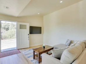 Comfy Oakhurst Duplex Near Hiking & Sightseeing!