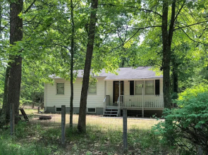 Wooded Twin Lakes Retreat: 13 Mi to Lake Michigan!