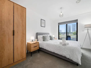 Manchester - Apartment - Sleeps 5 - Parking