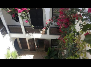 A Homey and Cozy Riad in the Heart of the Medina, 10 min Walk to Jemaa El Fna