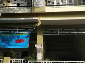 Comfy Room at Derisfa Home