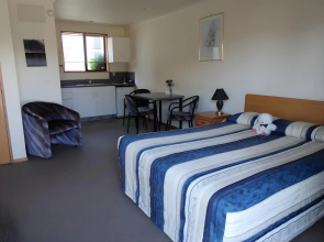 Baywatch Motor Lodge