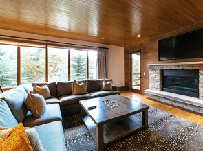 Luxury One Bedroom Corner Suite 1 Apartment Hotel by RedAwning