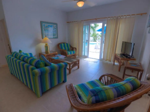 Shoal Bay Villas