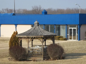Macomb Inn