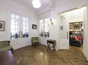 Champs-Elysees Hideaway