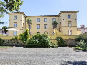 Hotel with swimming pool in Riparbella