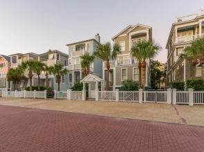 20 Coast Cottage Tag Knot by Hodnett Cooper