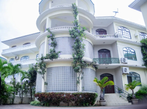 Mini-Mansion Villa Adjacent To The Beach
