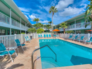 Tropic Terrace #54 - Beachfront Rental 1 Bedroom Condo by Redawning