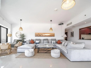 Spacious 3BR with 180˚ Dubai Marina Views