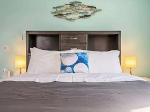 The Shore Thing Walk to Beach!