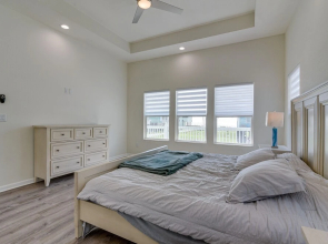 Steps to Ocean: Home w/ Deck in Crystal Beach!