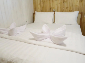 Phinisi Hostel Bira