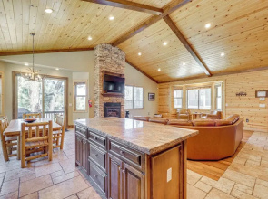 Walkable Big Bear Lake Home w/ Private Hot Tub!
