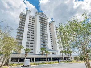 Lakefront Resort in Heart of Orlando Attractions - Tu Casa Vacations