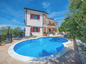 Tranquil Retreat With Pool in Drenje