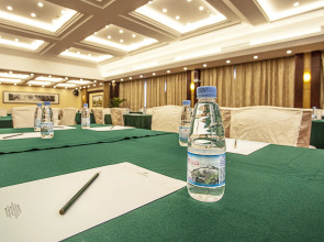 Guilin Lijiang Waterfall Hotel