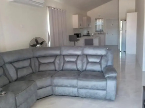 Beach-view 2 Bed Apartment Sleeps 4 - Free Parking