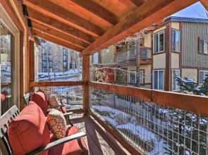 Ski-in/out Snowmass Condo w/ Community Hot Tub!