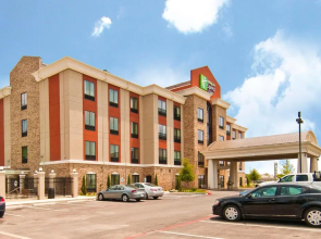 Holiday Inn Express & Suites San Antonio - Frost Bank Ctr