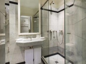 Le Dokhan’s Paris Arc de Triomphe, a Tribute Portfolio Hotel