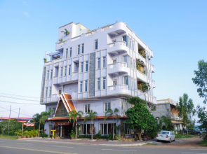 Ocean Breeze Hotel and Sky Bar