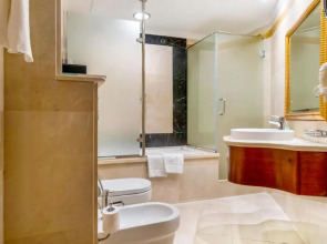 Sunday Hotel Holiday International Dubai