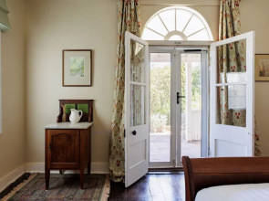 Wollaston House by the BnB Collection