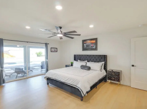 2 Mi to Windsor Beach! Updated, Sleek Family Home