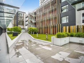 Cosy Two Bedroom Apartment W Balcony, Pool And Gym