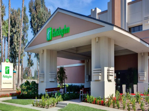 Holiday Inn Hotel & Suites Anaheim by IHG