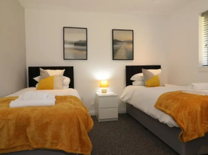 Railway House 5 bed - Maryhill