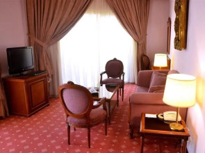 Golden Tulip Serenada