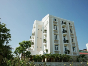 L Na Villa Hotel
