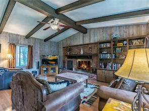 Mustang Hideaway - Three Bedroom Cabin