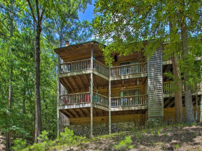 Mount Ida Condo w/ Balcony + Resort Amenities