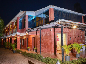 Hotel On the Rocks