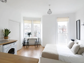 Bright Cosy Studio Perfect Base